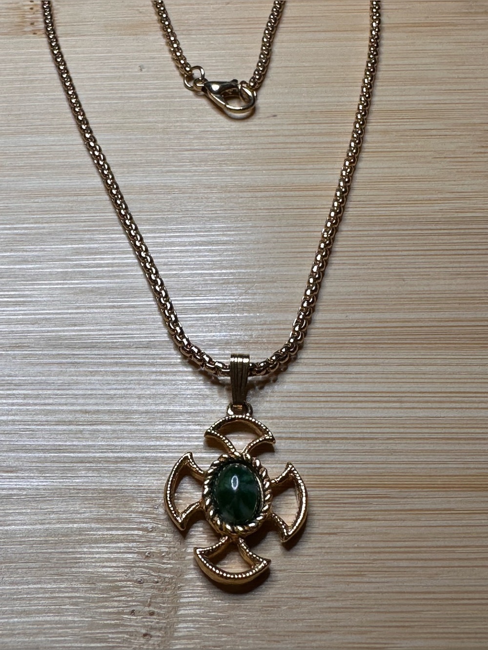 Vintage Avon 1973 "Baroness" Collection Pendant Necklace on 24” chain